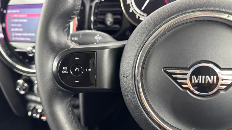 MINI Hatchback 1.5 Cooper Classic 3dr Petrol Hatchback